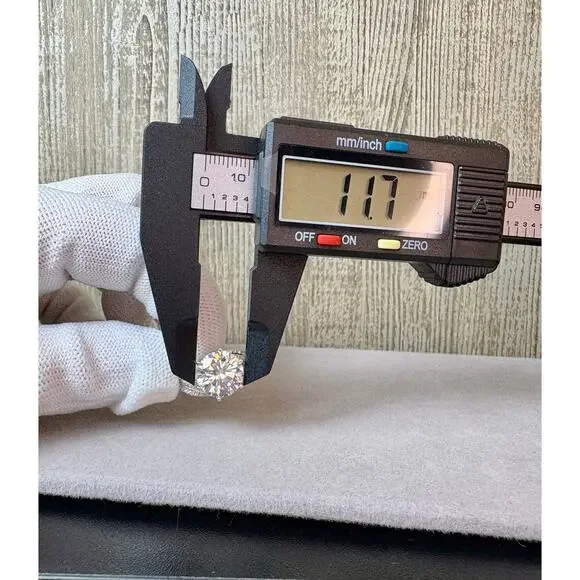 8CT D VVS1 Graded Moissanite Ring – AU750 –Sz.9 - Picture 9 of 10